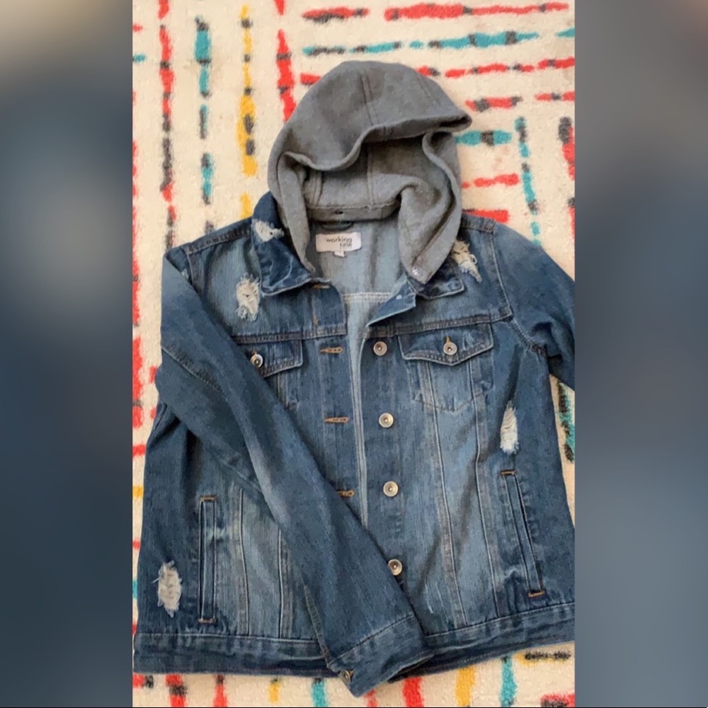 Cute jean jacket, size medium! like new condition.
